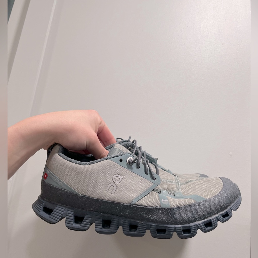 on clouds woman’s 7